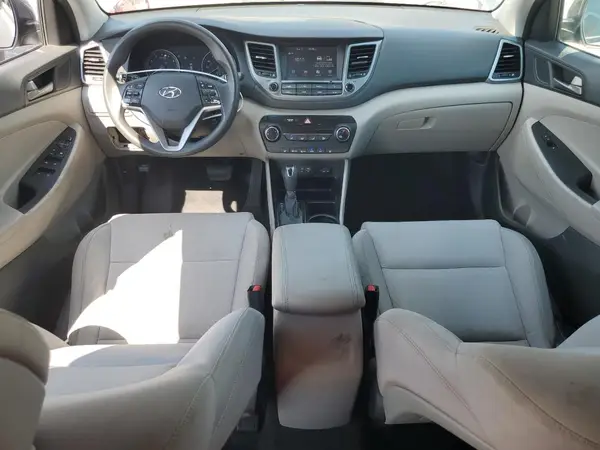 KM8J3CA48JU673719 2018 HYUNDAI TUCSON - Image 8