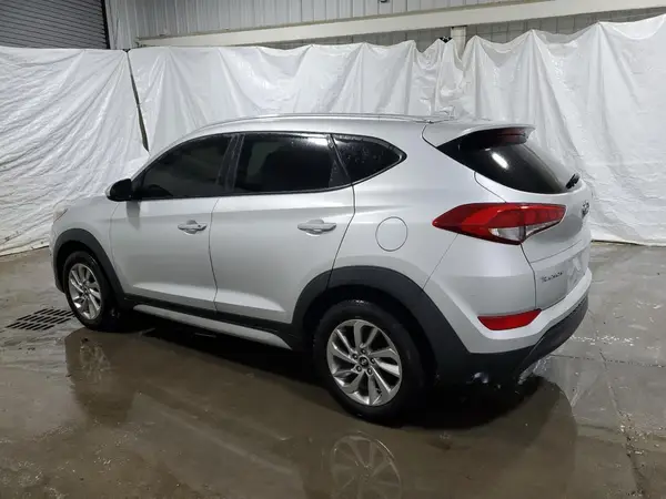 KM8J3CA48JU677110 2018 HYUNDAI TUCSON - Image 2