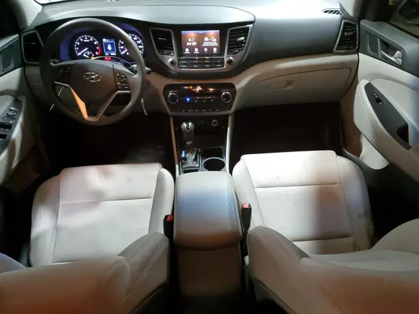 KM8J3CA48JU677110 2018 HYUNDAI TUCSON - Image 8