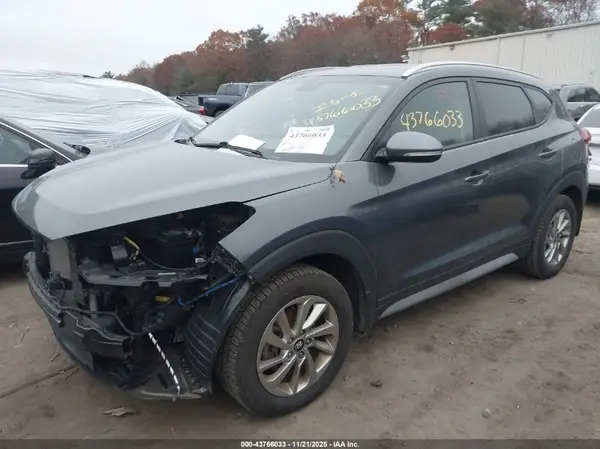 KM8J3CA48JU680590 2018 HYUNDAI TUCSON - Image 2