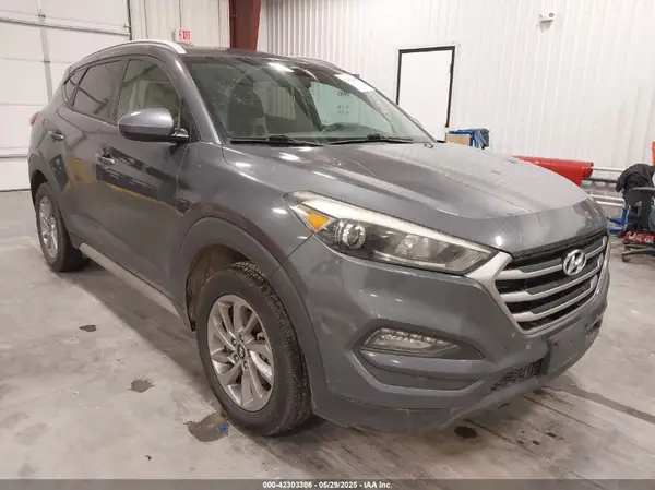 KM8J3CA48JU684221 2018 HYUNDAI TUCSON - Image 1
