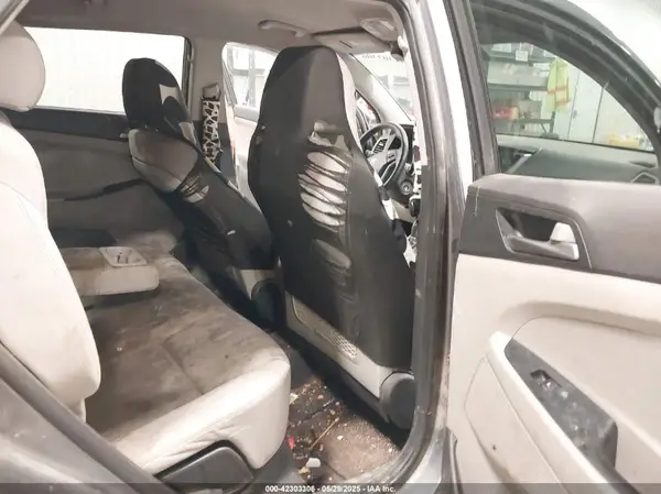 KM8J3CA48JU684221 2018 HYUNDAI TUCSON - Image 8