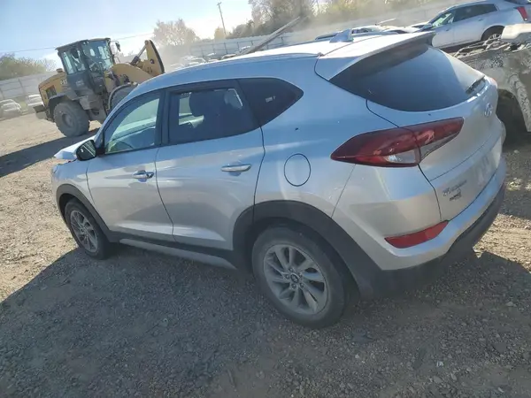 KM8J3CA48JU693422 2018 HYUNDAI TUCSON - Image 2