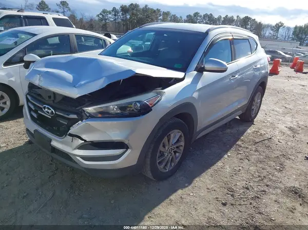 KM8J3CA48JU693551 2018 HYUNDAI TUCSON - Image 2