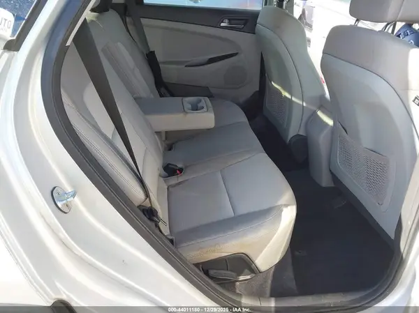 KM8J3CA48JU693551 2018 HYUNDAI TUCSON - Image 8