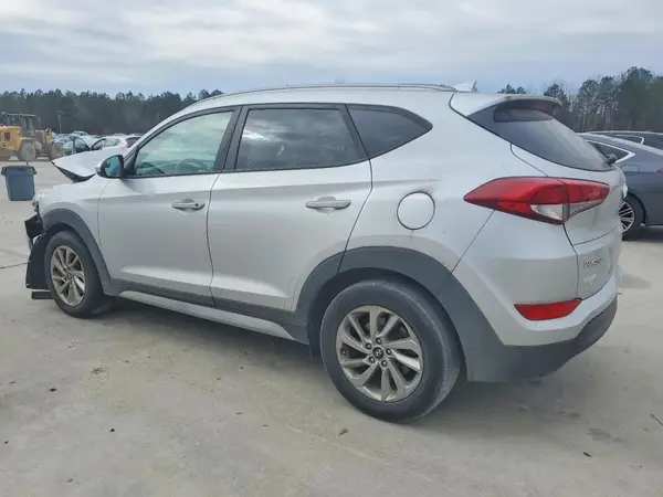 KM8J3CA48JU693632 2018 HYUNDAI TUCSON - Image 2