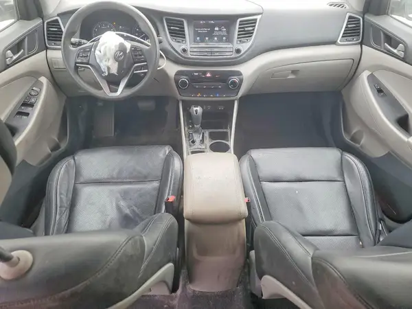 KM8J3CA48JU693632 2018 HYUNDAI TUCSON - Image 8