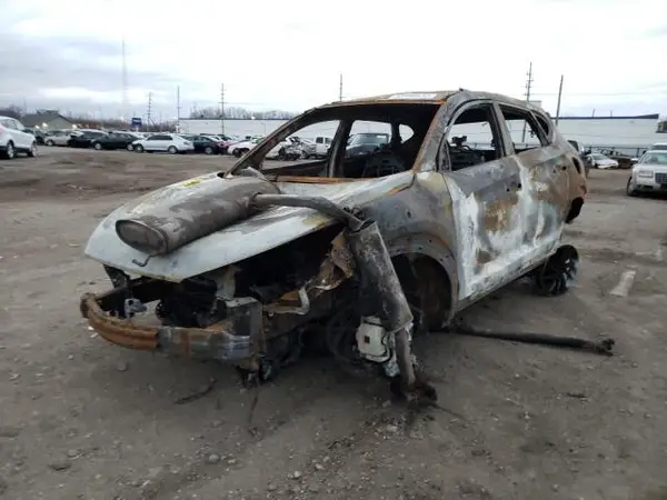 KM8J3CA48JU694652 2018 HYUNDAI TUCSON - Image 2