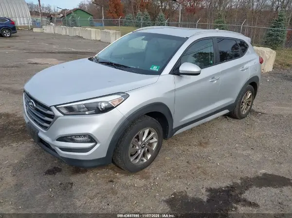KM8J3CA48JU701759 2018 HYUNDAI TUCSON - Image 2