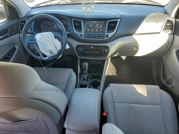 KM8J3CA48JU710638 2018 HYUNDAI TUCSON - Image 8