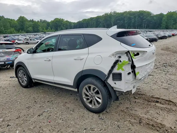 KM8J3CA48JU713524 2018 HYUNDAI TUCSON - Image 2