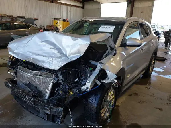 KM8J3CA48JU719582 2018 HYUNDAI TUCSON - Image 2
