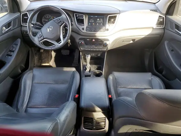 KM8J3CA48JU721462 2018 HYUNDAI TUCSON - Image 8