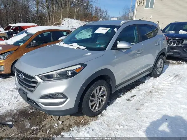 KM8J3CA48JU723163 2018 HYUNDAI TUCSON - Image 2