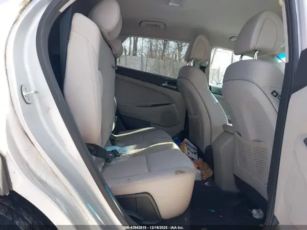 KM8J3CA48JU723163 2018 HYUNDAI TUCSON - Image 8