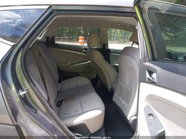 KM8J3CA48JU728282 2018 HYUNDAI TUCSON - Image 8