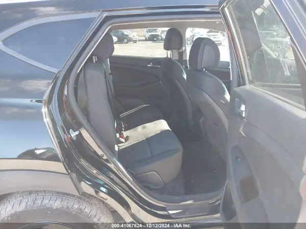 KM8J3CA48JU729061 2018 HYUNDAI TUCSON - Image 8