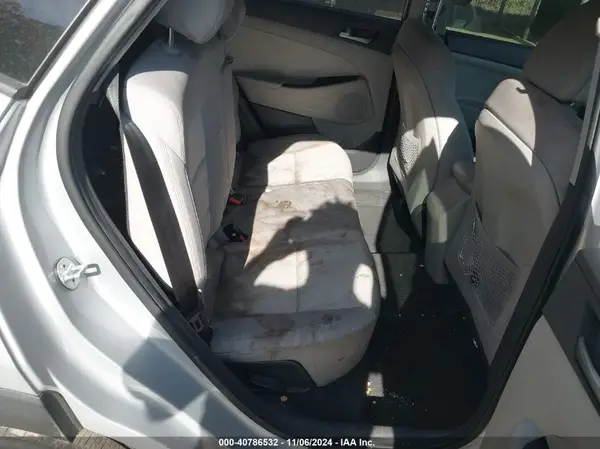 KM8J3CA48JU730842 2018 HYUNDAI TUCSON - Image 8