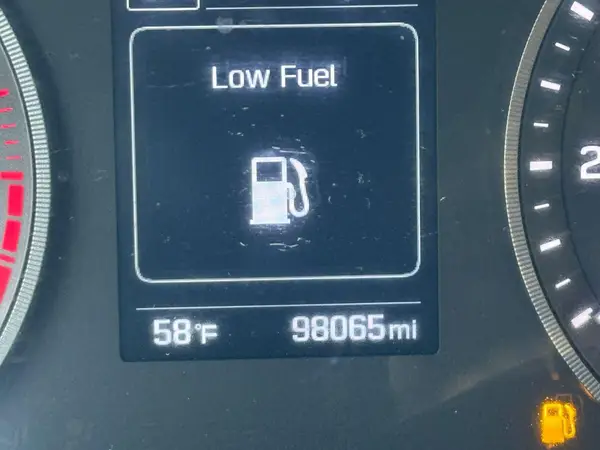 KM8J3CA48JU733742 2018 HYUNDAI TUCSON - Image 8