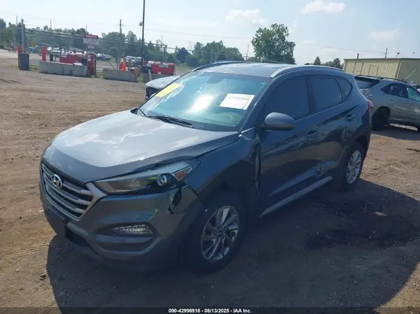 KM8J3CA48JU734678 2018 HYUNDAI TUCSON - Image 2