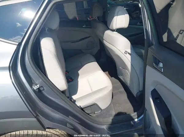 KM8J3CA48JU734678 2018 HYUNDAI TUCSON - Image 8