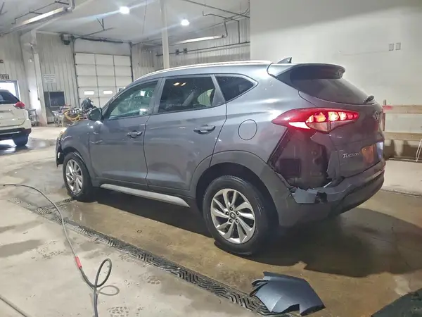 KM8J3CA48JU734681 2018 HYUNDAI TUCSON - Image 2