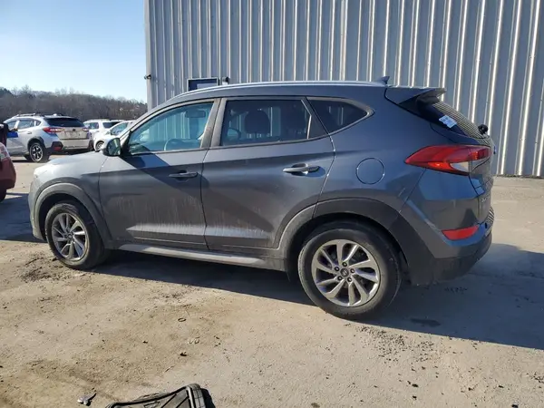 KM8J3CA48JU735054 2018 HYUNDAI TUCSON - Image 2