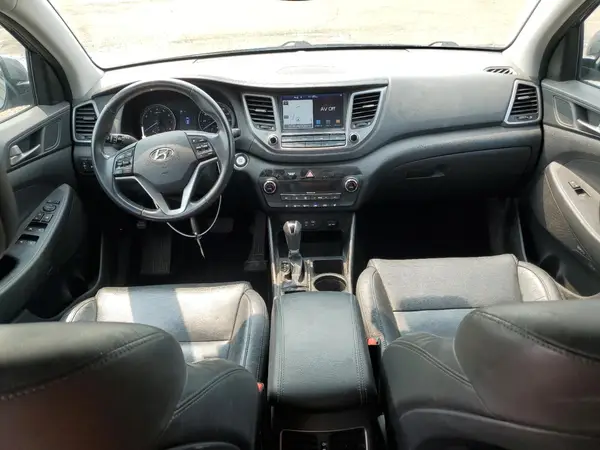 KM8J3CA48JU735717 2018 HYUNDAI TUCSON - Image 8