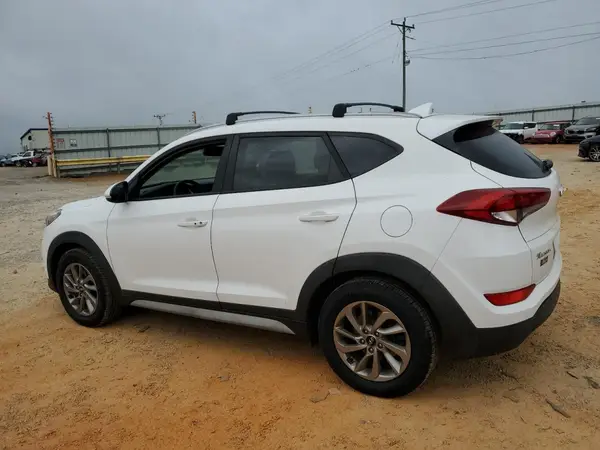 KM8J3CA48JU737676 2018 HYUNDAI TUCSON - Image 2