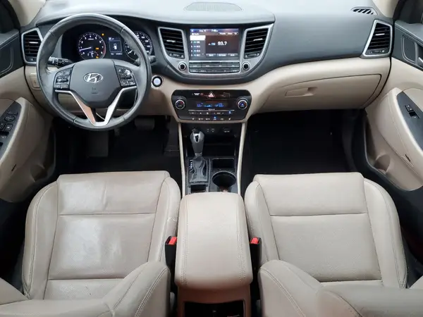 KM8J3CA48JU737676 2018 HYUNDAI TUCSON - Image 8