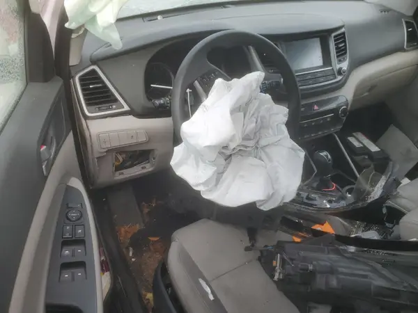 KM8J3CA48JU739279 2018 HYUNDAI TUCSON - Image 8
