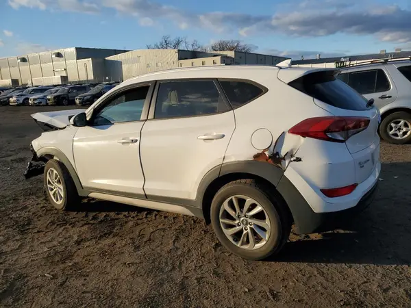 KM8J3CA48JU740433 2018 HYUNDAI TUCSON - Image 2