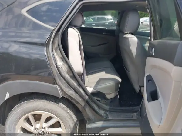 KM8J3CA48JU743445 2018 HYUNDAI TUCSON - Image 8