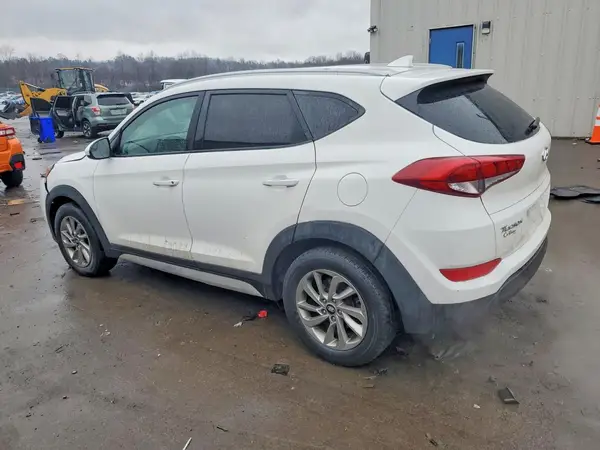 KM8J3CA48JU743719 2018 HYUNDAI TUCSON - Image 2