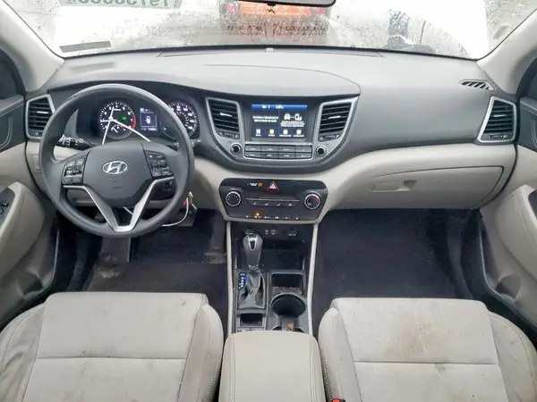 KM8J3CA48JU743719 2018 HYUNDAI TUCSON - Image 8