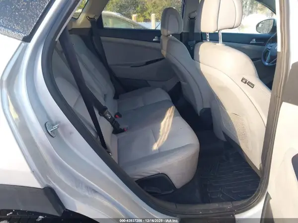 KM8J3CA48JU745034 2018 HYUNDAI TUCSON - Image 8