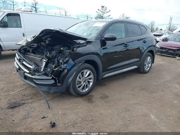 KM8J3CA48JU745065 2018 HYUNDAI TUCSON - Image 2