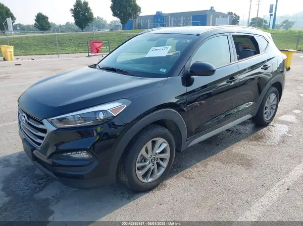 KM8J3CA48JU746796 2018 HYUNDAI TUCSON - Image 2