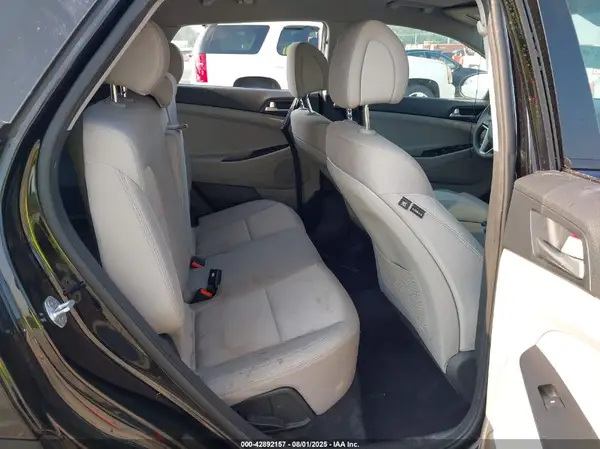 KM8J3CA48JU746796 2018 HYUNDAI TUCSON - Image 8