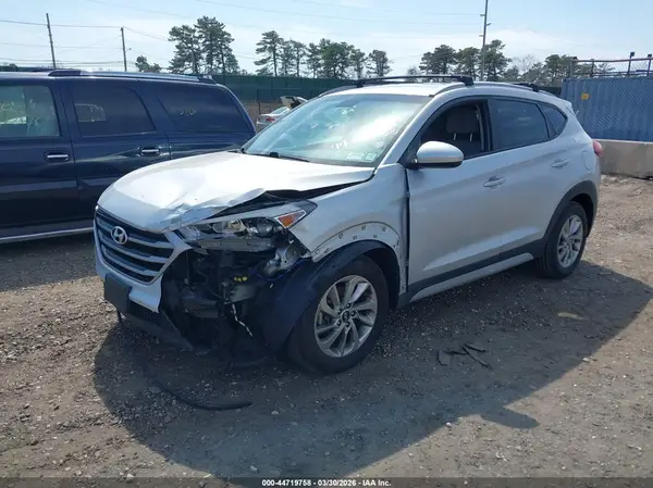 KM8J3CA48JU746801 2018 HYUNDAI TUCSON - Image 2
