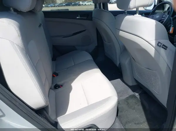 KM8J3CA48JU746801 2018 HYUNDAI TUCSON - Image 8
