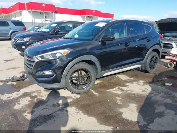 KM8J3CA48JU747947 2018 HYUNDAI TUCSON - Image 2