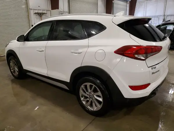 KM8J3CA48JU748290 2018 HYUNDAI TUCSON - Image 2