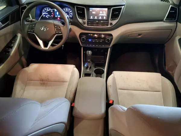 KM8J3CA48JU748290 2018 HYUNDAI TUCSON - Image 8
