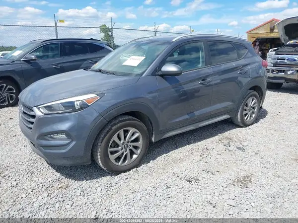 KM8J3CA48JU753036 2018 HYUNDAI TUCSON - Image 2