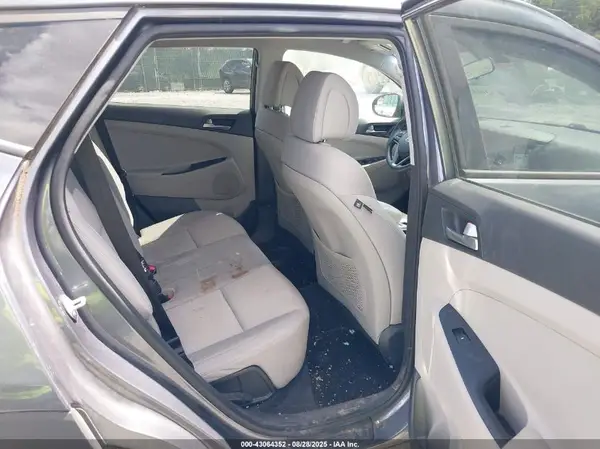 KM8J3CA48JU753036 2018 HYUNDAI TUCSON - Image 8