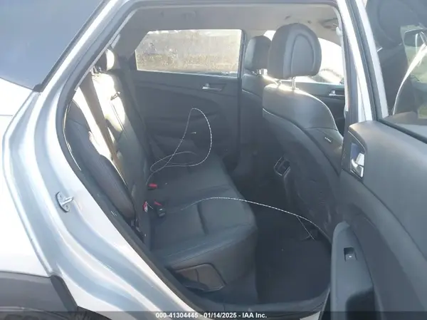 KM8J3CA48JU762268 2018 HYUNDAI TUCSON - Image 8