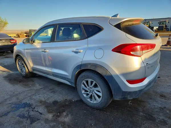 KM8J3CA48JU762402 2018 HYUNDAI TUCSON - Image 2