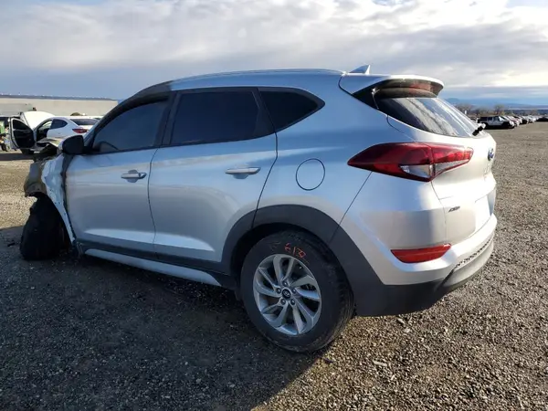 KM8J3CA48JU764893 2018 HYUNDAI TUCSON - Image 2