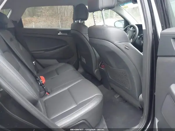 KM8J3CA48JU767177 2018 HYUNDAI TUCSON - Image 8